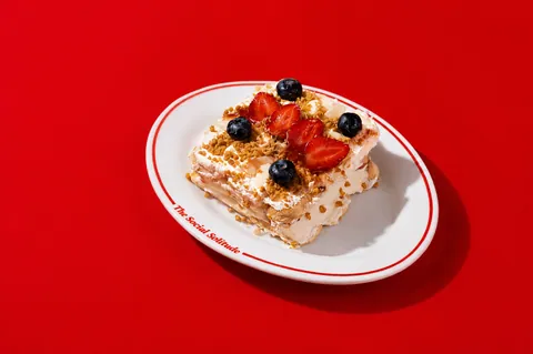 Lady Finger Berry Cake